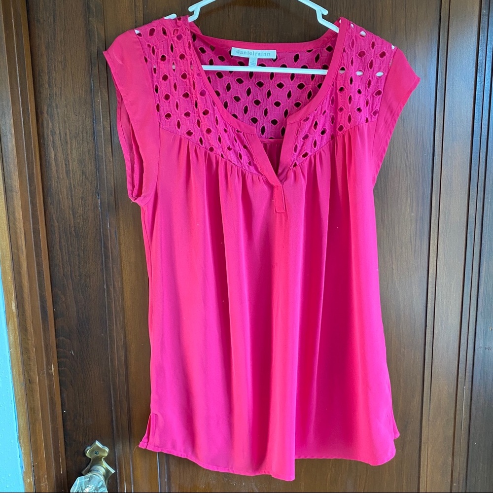 Magenta pink summer shirt with detail